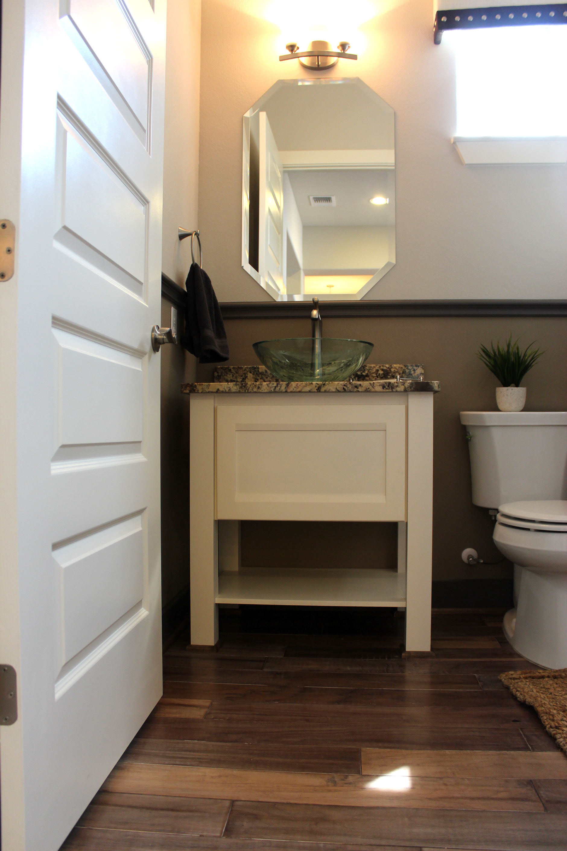 Modern powder room cabinet with painted combination frame cabinet door with MW8 rail profile and FP1/4 panel