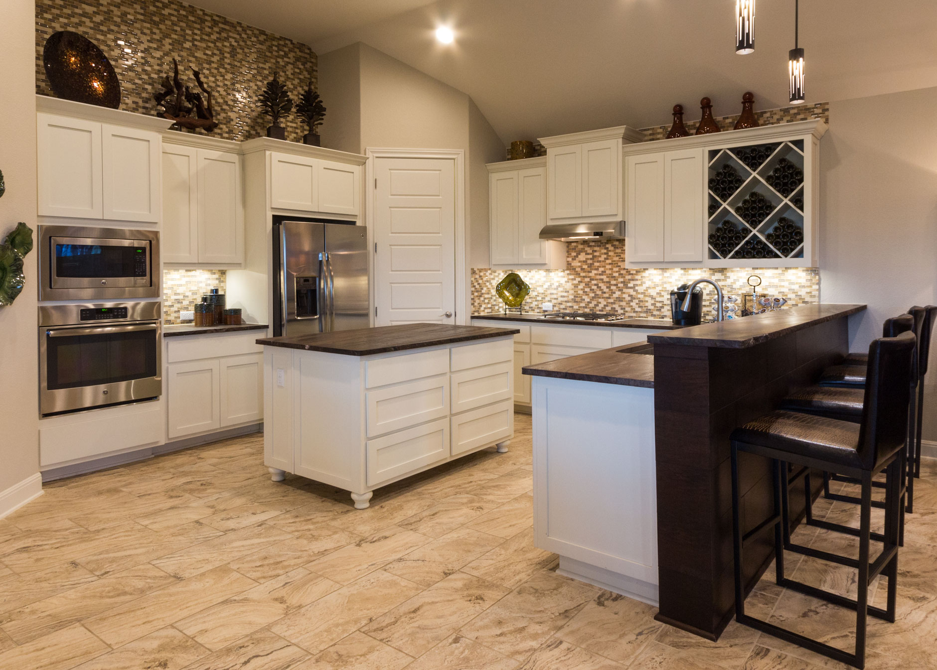 Kitchen with TaylorCraft Cabinet Door Company's shaker style C101 door with OE5, IE2, FP1/4 in paint grade material