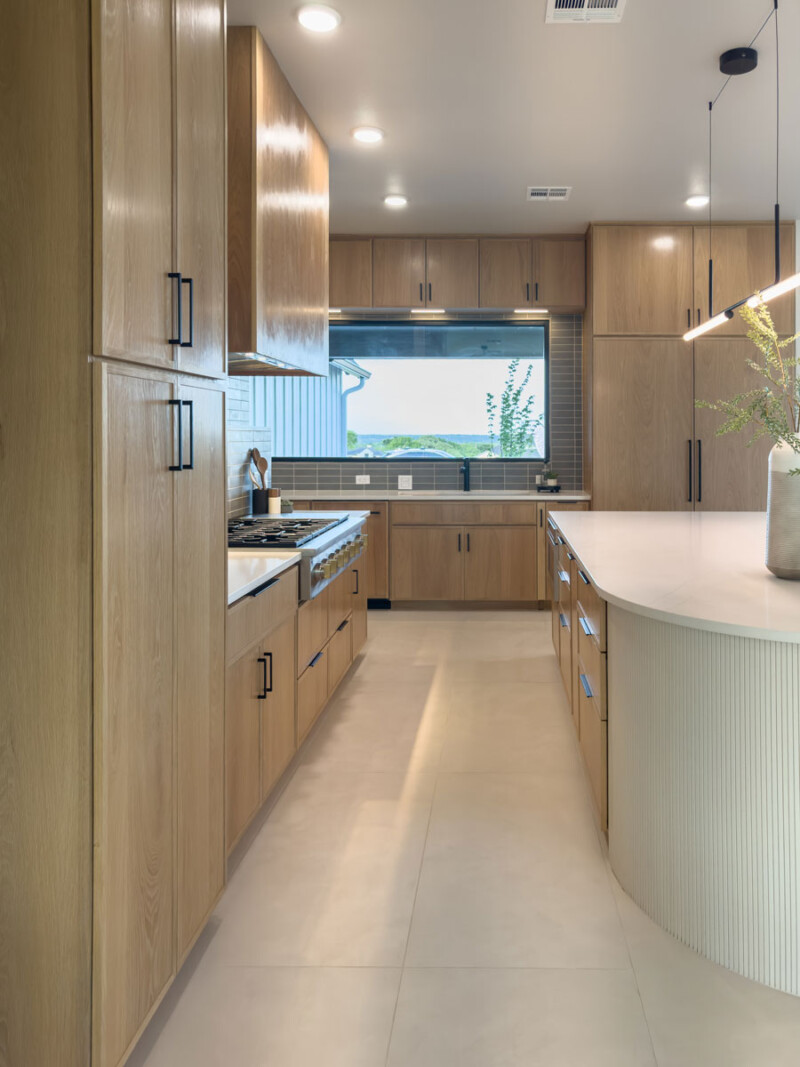 Modern transitional kitchen cabinets in white oak with 4S 3/4" Shaker cabinet doors and rounded island endcap