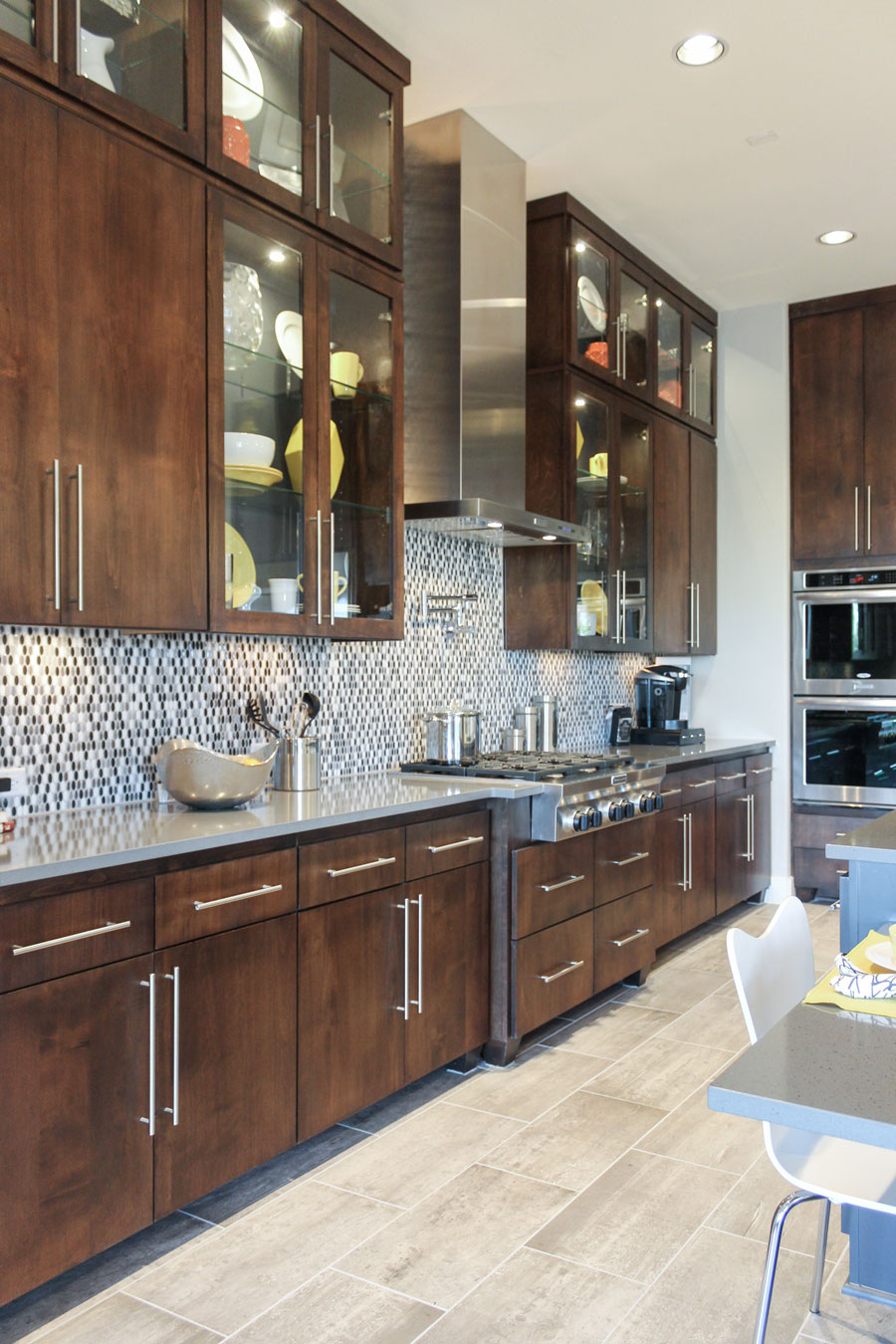 Modern edgebanded slab alder cabinet doors in a modern kitchen