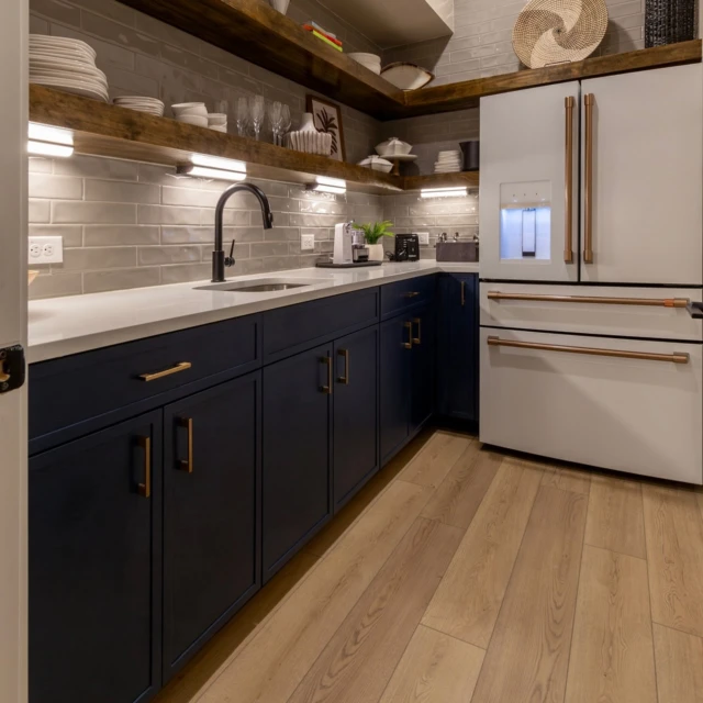 Whether you say butler’s pantry, dirty kitchen, or scullery, this room hidden from the main kitchen is 🔥! TaylorCraft’s 4S cabinet doors in 1” Shaker design are the icing on the🎂

#cabinetdoors #kitchencabinets #butlerspantry #scullery #4S #cabinetdesign #CKD #taylorcraftdoor #cabinetmaker #cabinetmaking #woodworking #slimshaker #skinnyshaker #bluecabinets
