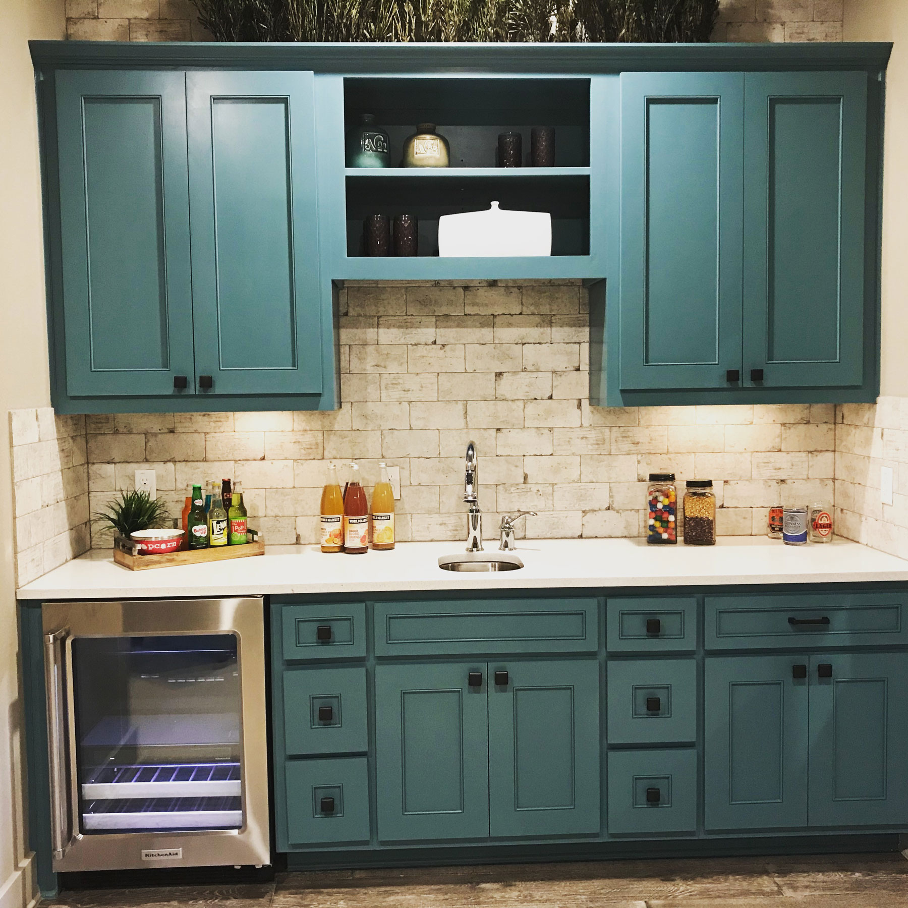 Green-blue wet bar cabinets with TaylorCraft's MW15 and FP1/4 mitered door profiles